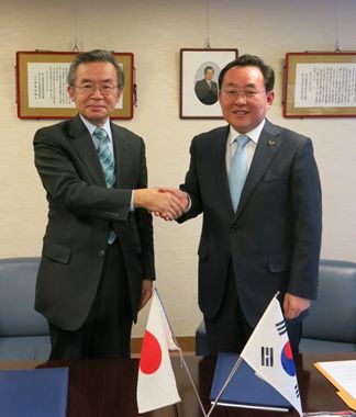 Left: Mr. Nakajima, JIII and JIPII ;  Right: Dr. Lee, KIPA