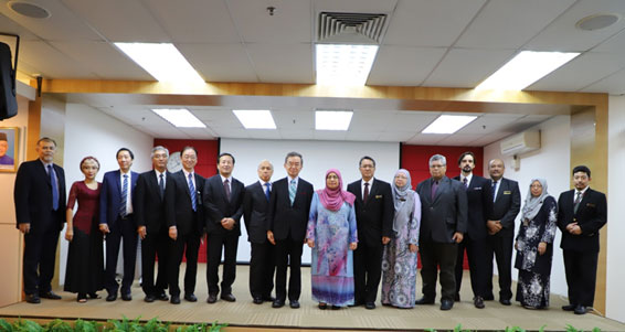 Group photo of executive officials of MyIPO and speakers of seminar in March 6