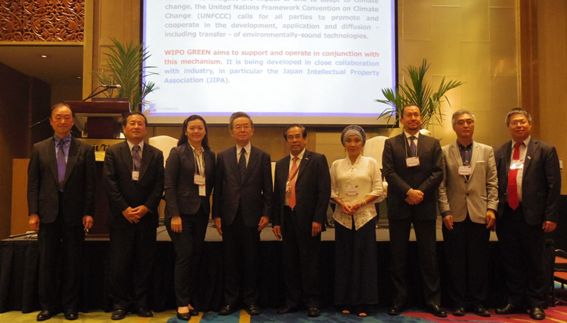 Group photo with the executives of IPOPHL and seminar lecturers in March 7